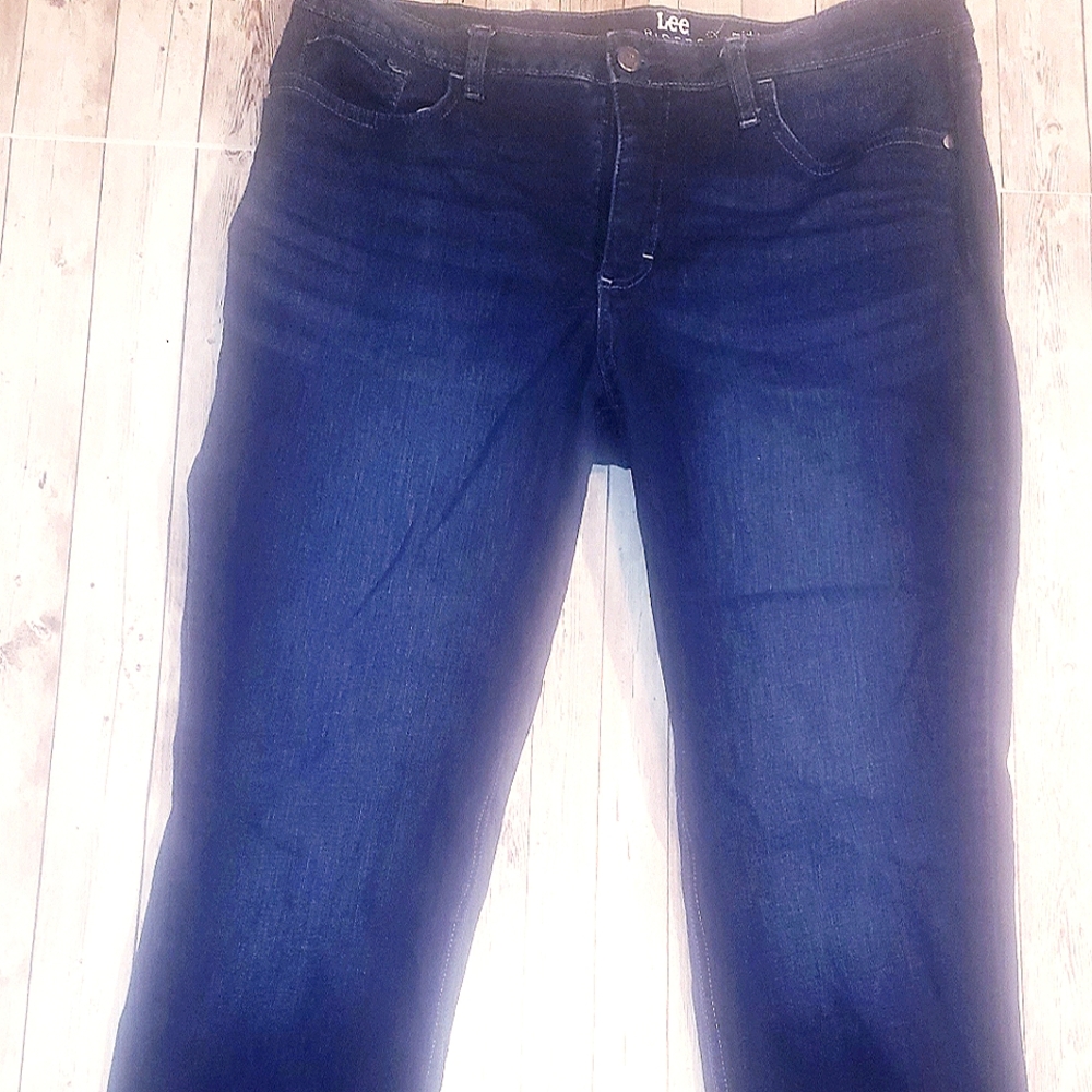 Lee Riders Midrise Straight Leg Jeans